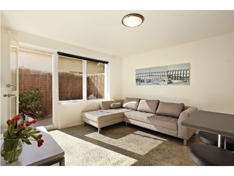 2/1 Collins Street, Thornbury VIC 3071
