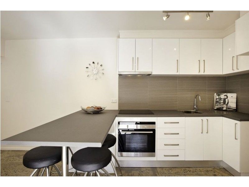 2/1 Collins Street, Thornbury VIC 3071