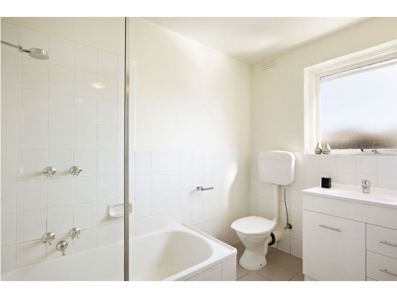 2/1 Collins Street, Thornbury VIC 3071