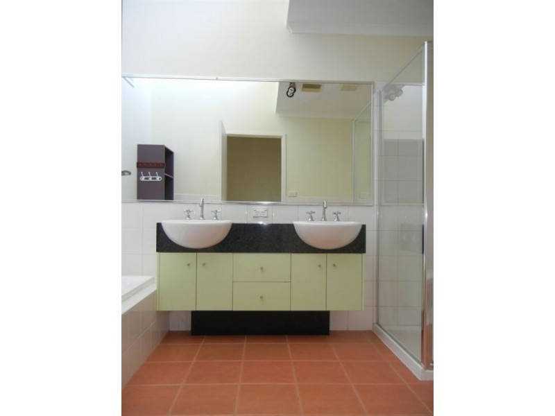 42 Warrs Avenue, Preston VIC 3072