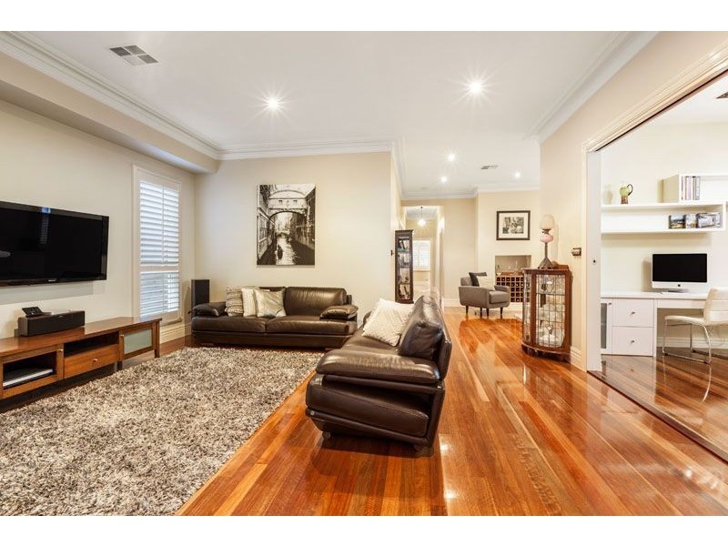 17 Grandview Grove, Northcote VIC 3070