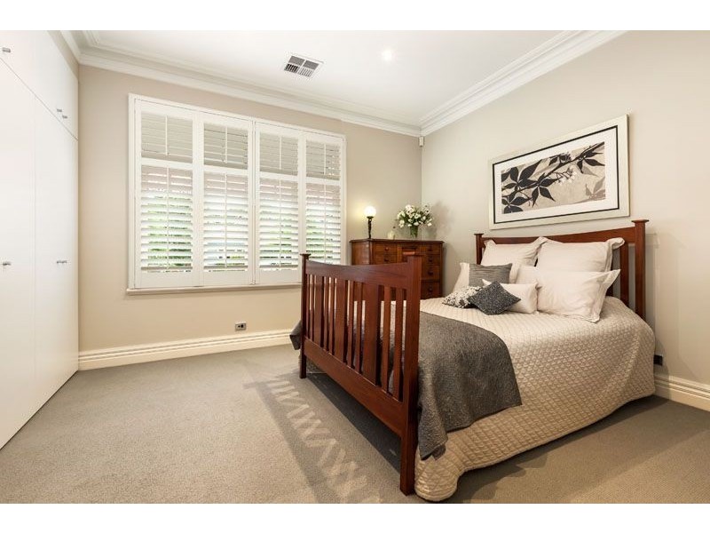 17 Grandview Grove, Northcote VIC 3070