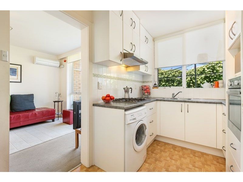 2/121 Gillies Street, Fairfield VIC 3078