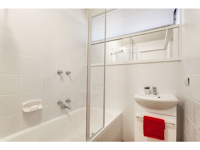 2/11 Kemp Street, Thornbury VIC 3071