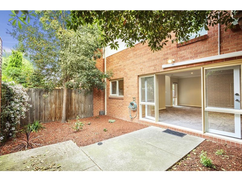 4/3 Lake Grove, Coburg VIC 3058