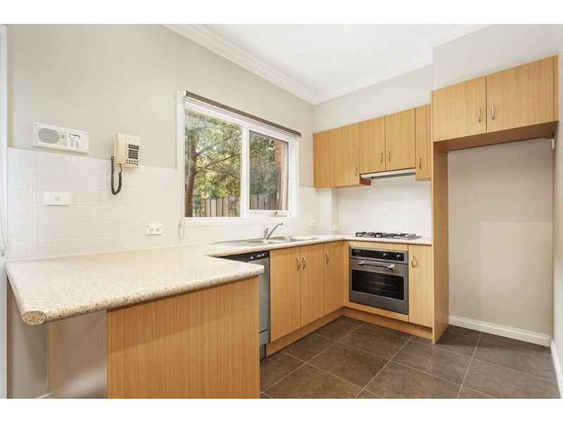 4/3 Lake Grove, Coburg VIC 3058