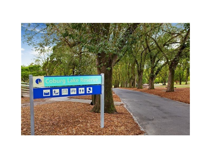 4/3 Lake Grove, Coburg VIC 3058