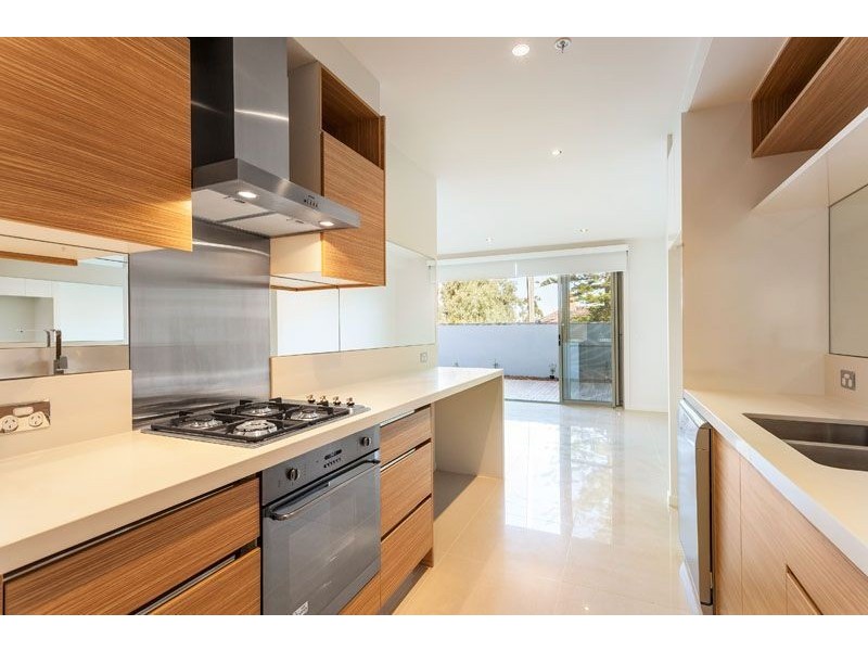 2/195 Clarke Street, Northcote VIC 3070