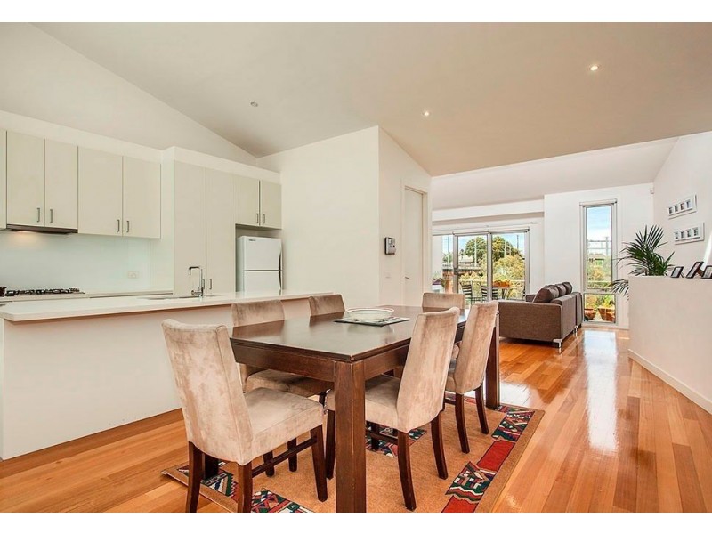 11/4 Urquhart Street, Northcote VIC 3070