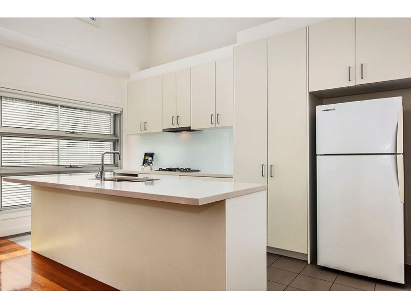 11/4 Urquhart Street, Northcote VIC 3070