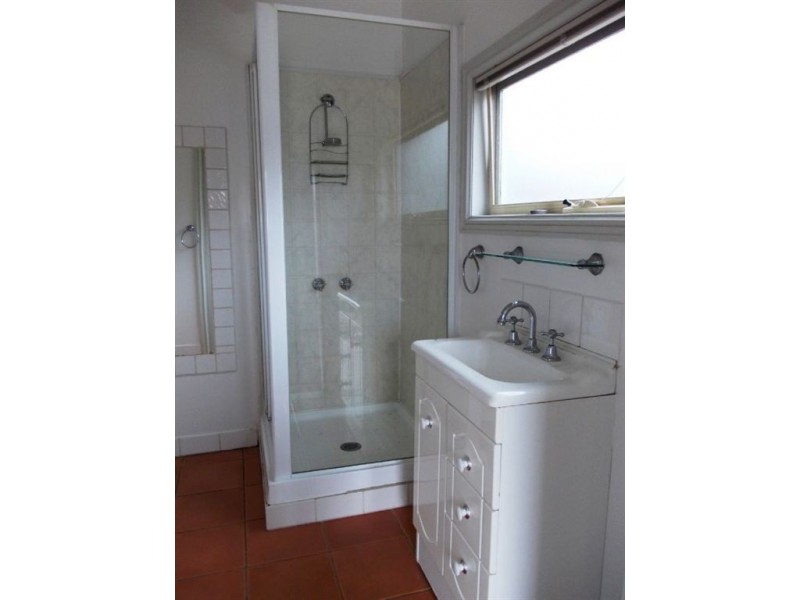 Rear 8 Bradford Avenue, Preston VIC 3072