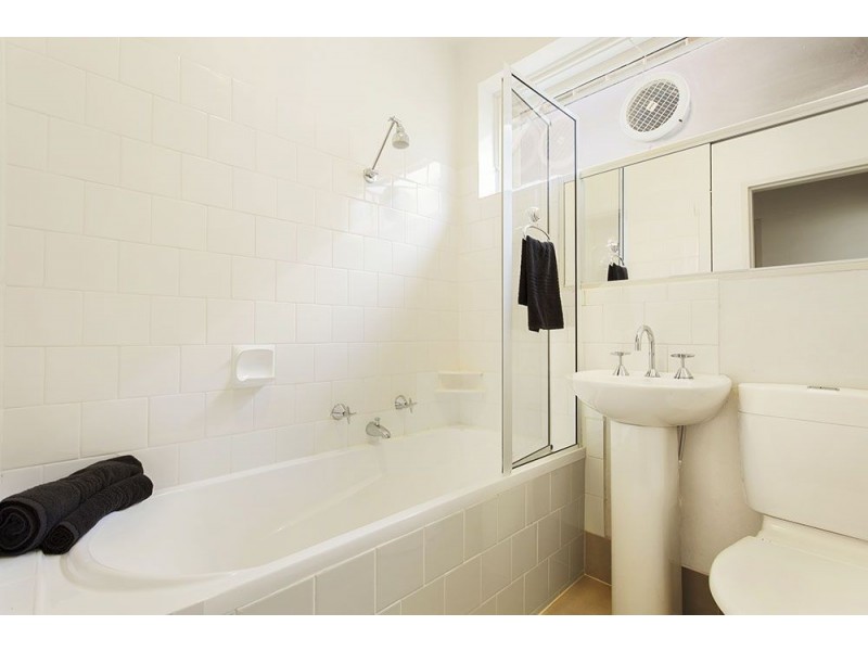 2/38 Woolton Avenue, Thornbury VIC 3071