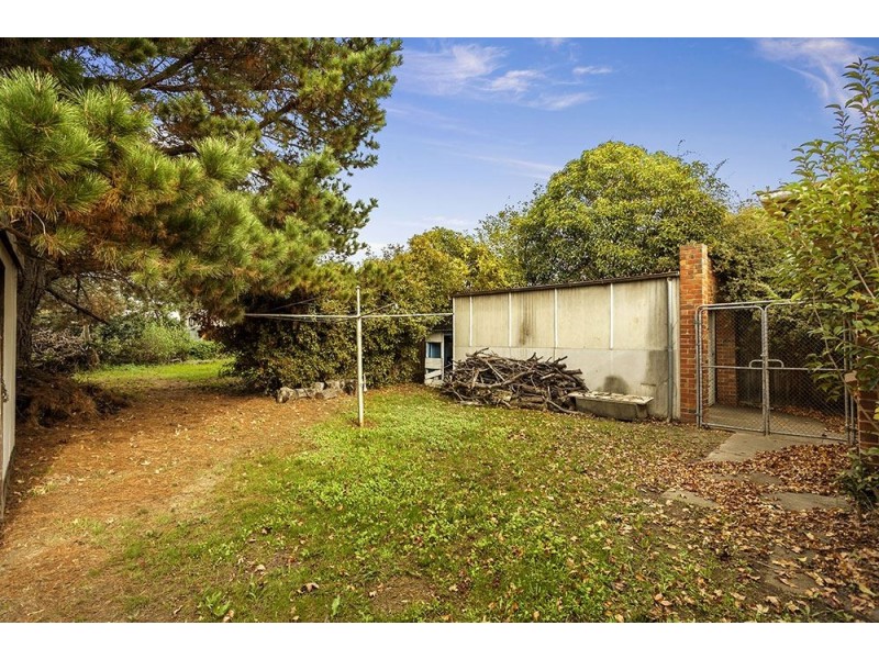 35 Thackeray Road, Reservoir VIC 3073