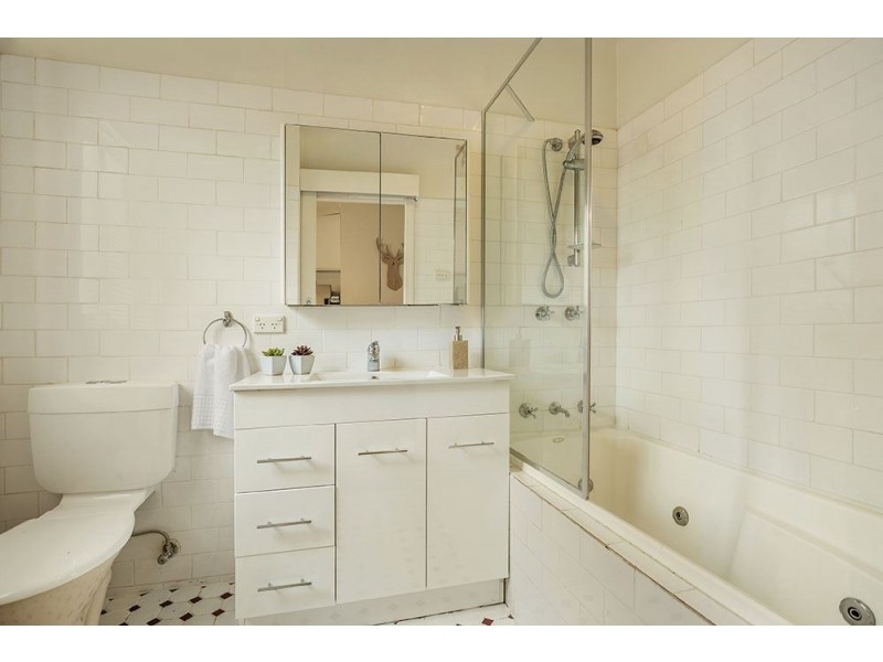 8 Gordon Grove, Northcote VIC 3070