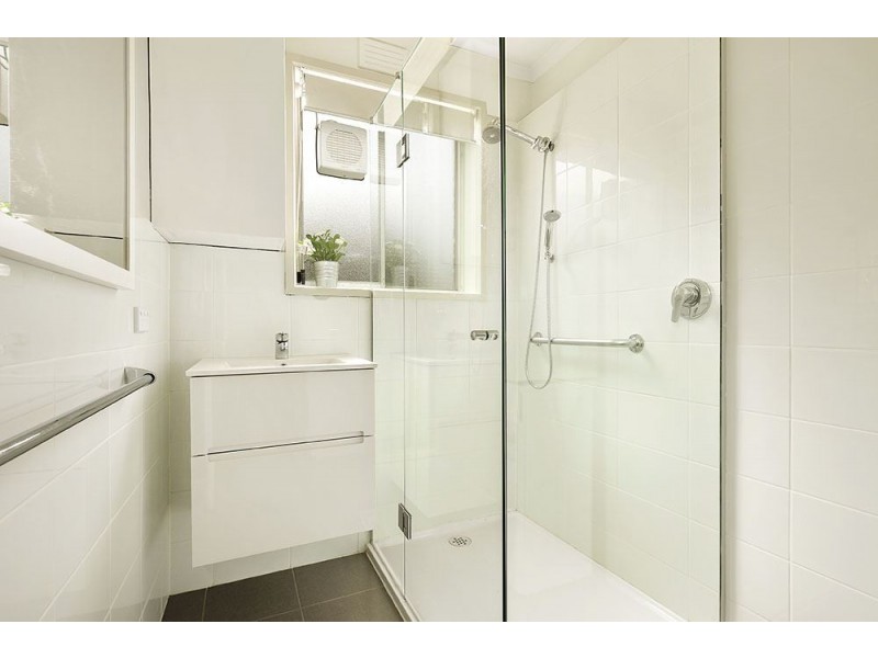 2/44 Swift St, Thornbury VIC 3071