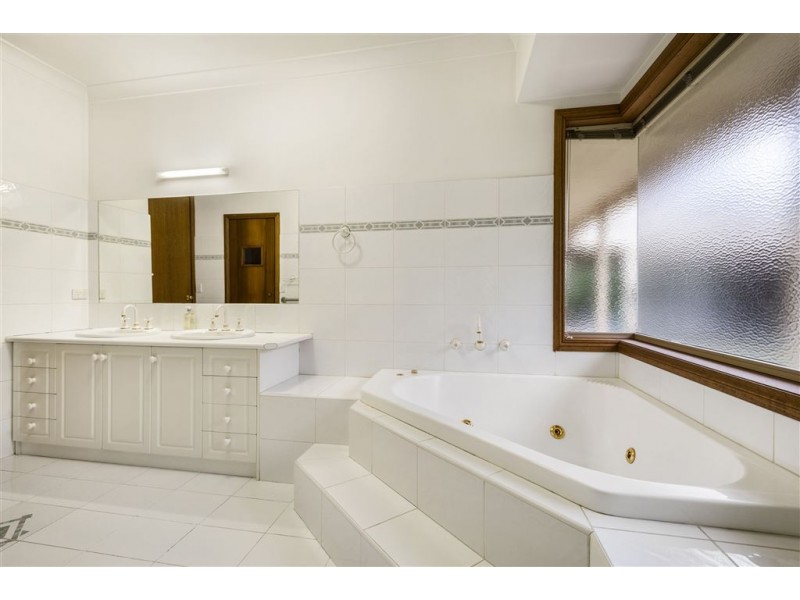 26 Ely Street, Eltham VIC 3095