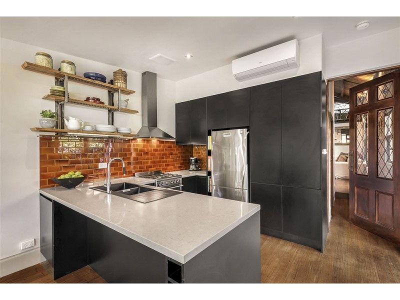 6 Robbs Parade, Northcote VIC 3070