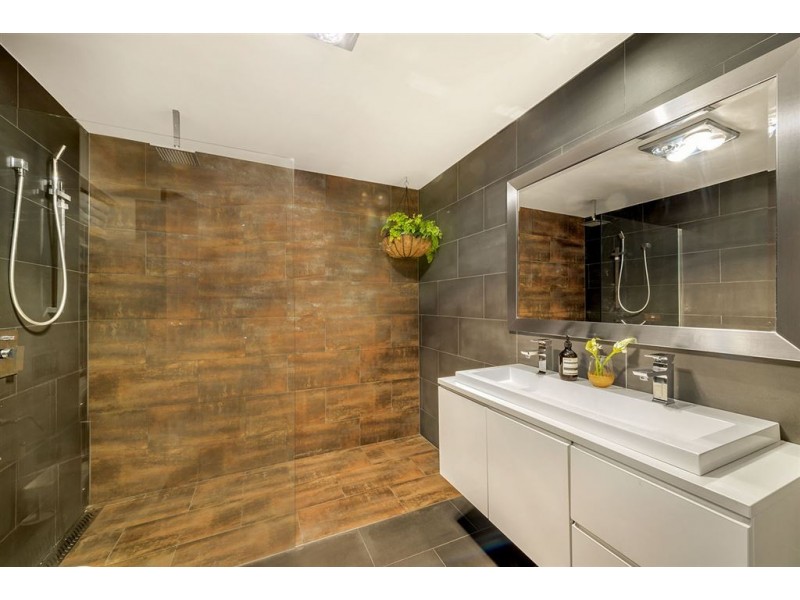 6 Robbs Parade, Northcote VIC 3070