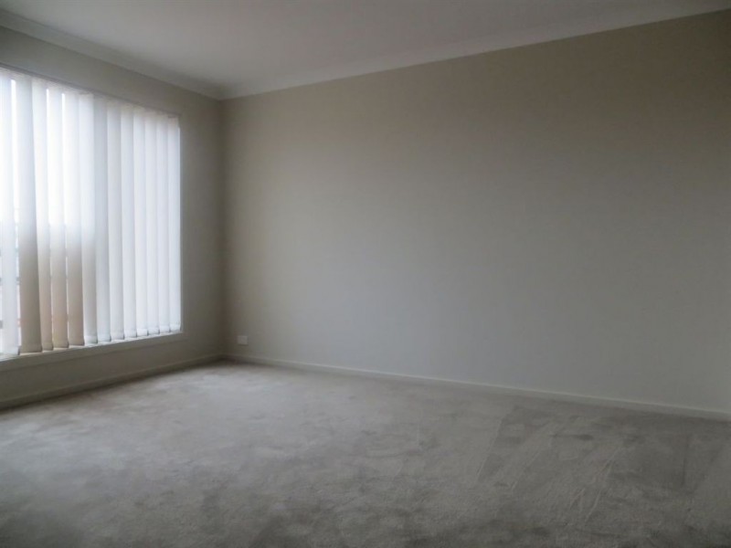 8 Sunline Street, Drouin VIC 3818