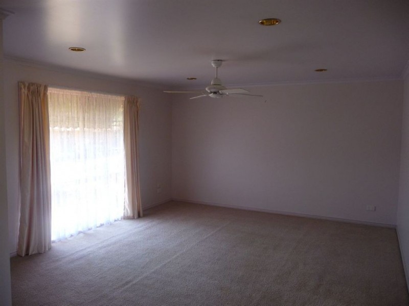 4/26 Young Street, Drouin VIC 3818