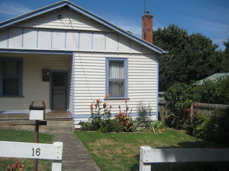 16 Church Street, Drouin VIC 3818