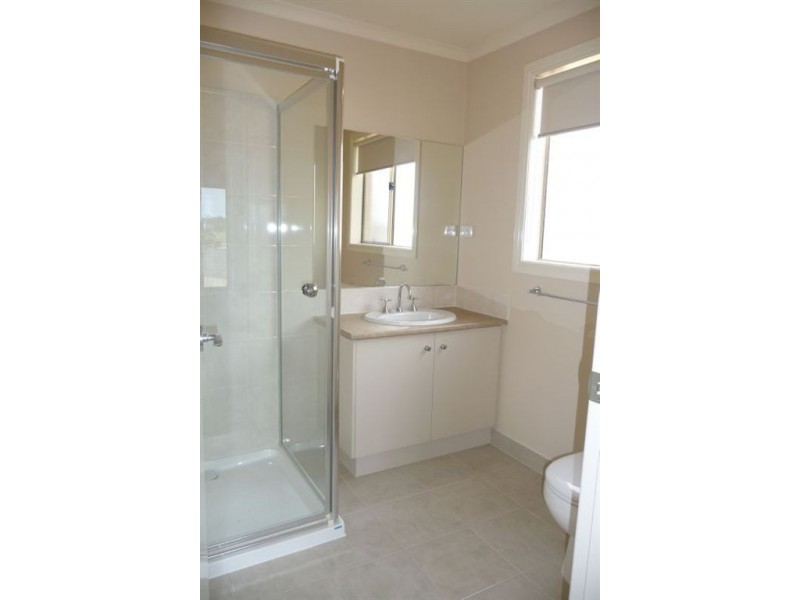 13 Wordsworth Court, Drouin VIC 3818