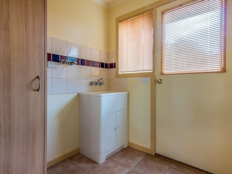 2/11 Ferris Street, Drouin VIC 3818