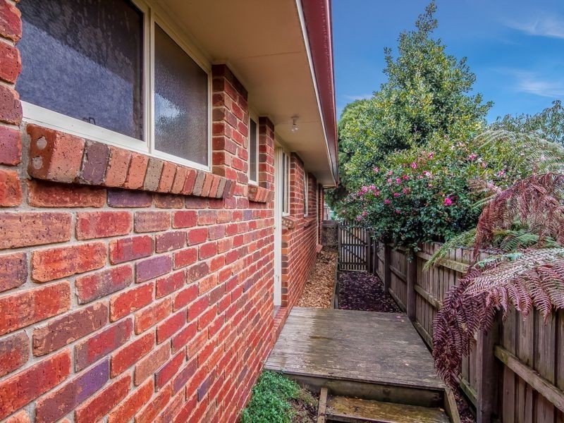 2/11 Ferris Street, Drouin VIC 3818