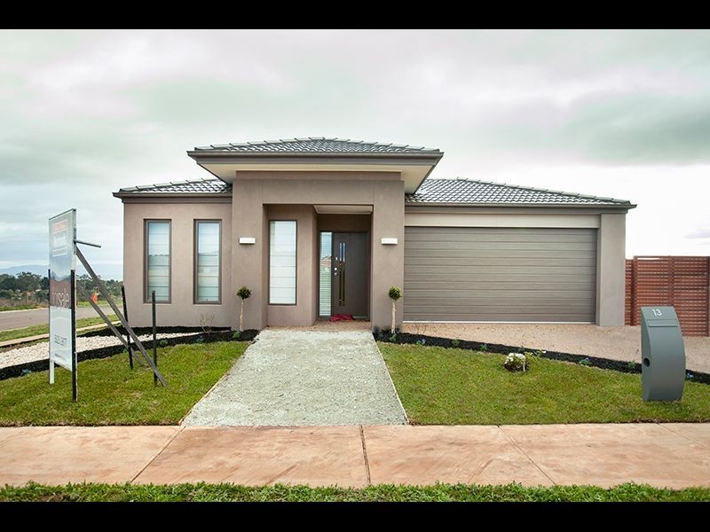 13 Warwick Way, Drouin VIC 3818