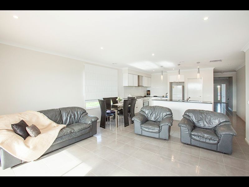 13 Warwick Way, Drouin VIC 3818