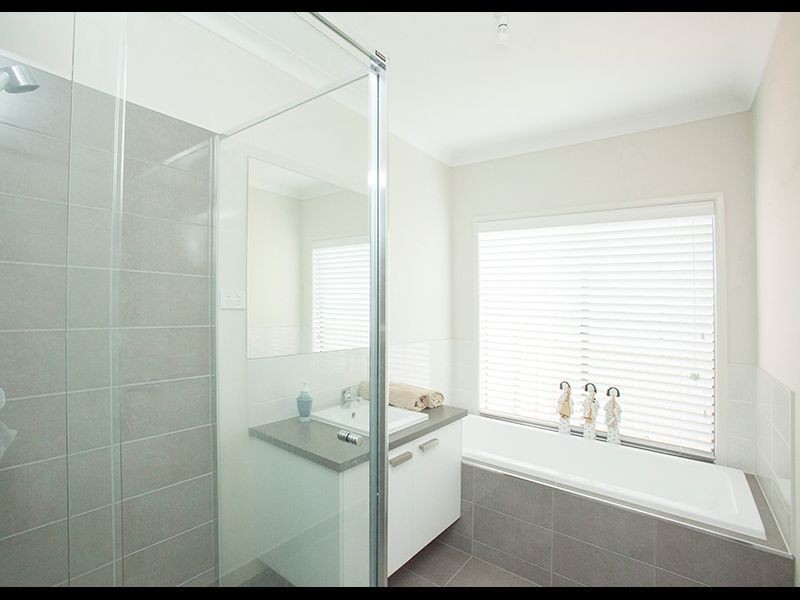 13 Warwick Way, Drouin VIC 3818