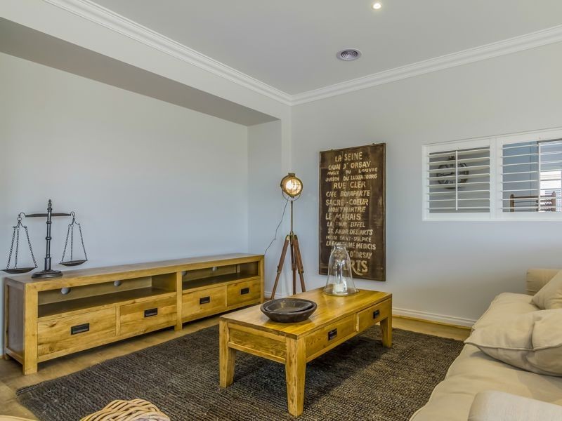 110 Jackson Drive, Drouin VIC 3818