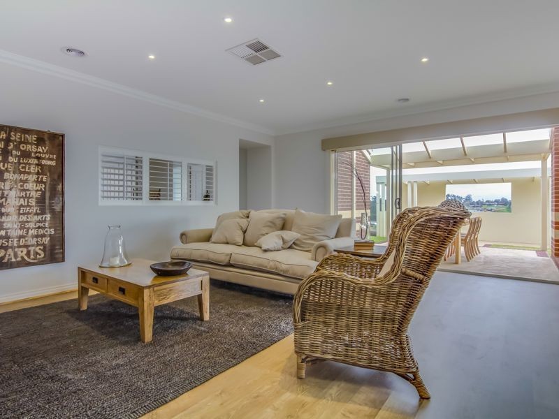 110 Jackson Drive, Drouin VIC 3818