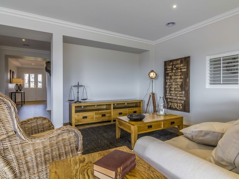 110 Jackson Drive, Drouin VIC 3818