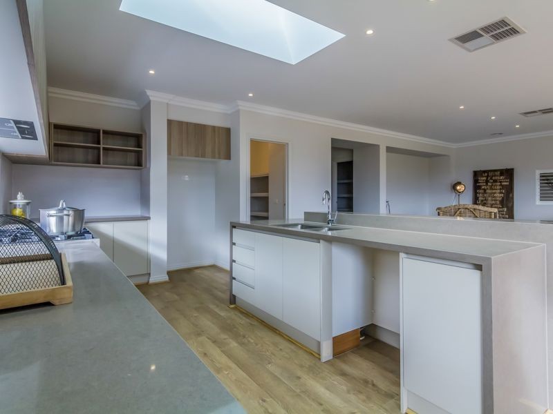 110 Jackson Drive, Drouin VIC 3818