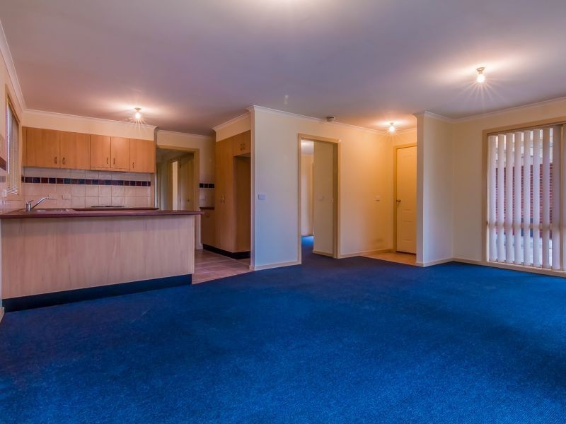 2/11 Ferris Street, Drouin VIC 3818