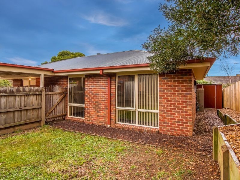 2/11 Ferris Street, Drouin VIC 3818