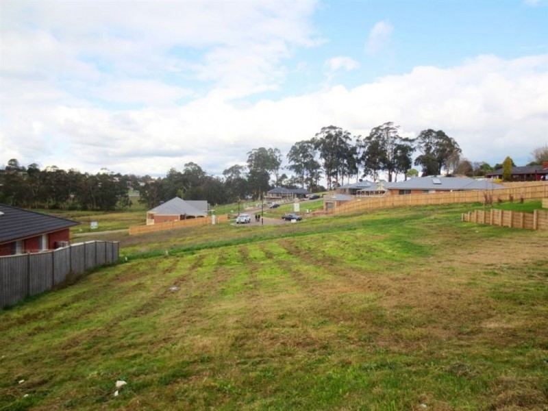 6 Monica Drive, Drouin VIC 3818