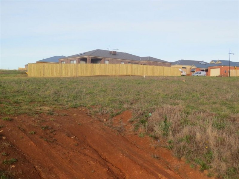 99 Jackson Drive, Drouin VIC 3818