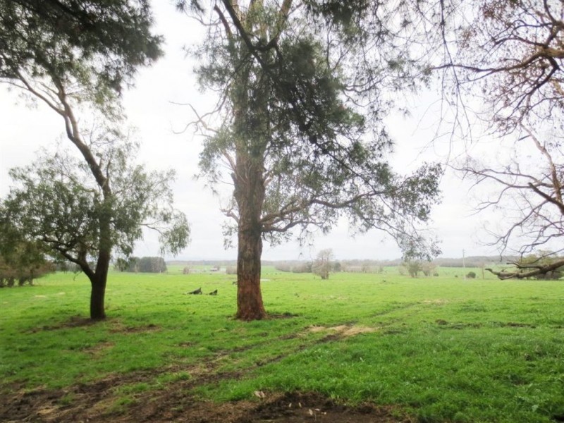 725 Invermay Road East, Drouin South VIC 3818