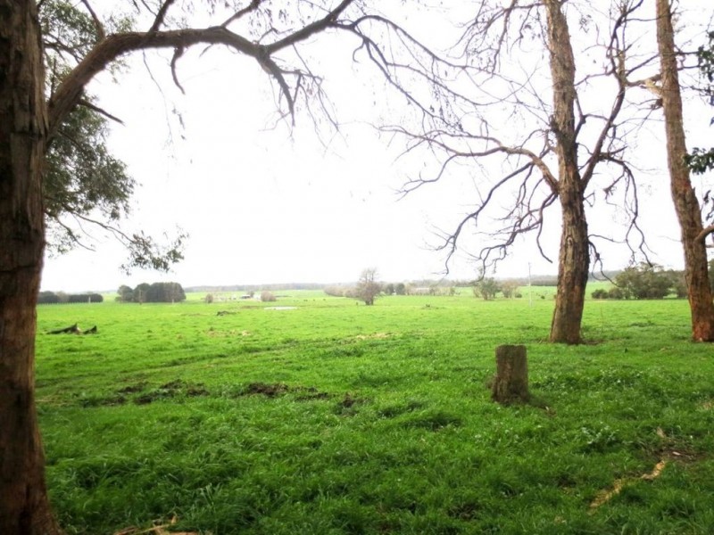 725 Invermay Road East, Drouin South VIC 3818