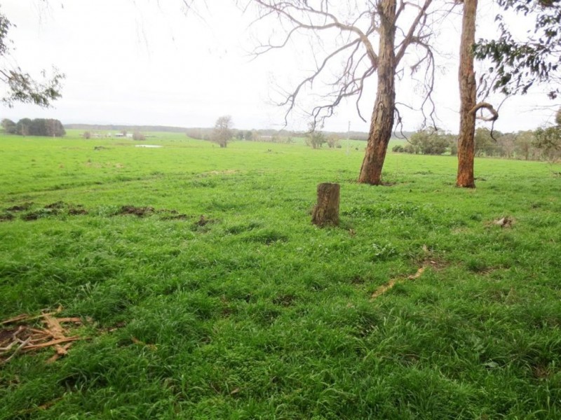 725 Invermay Road East, Drouin South VIC 3818