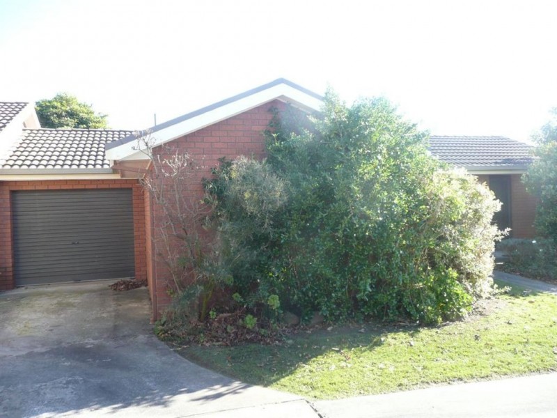 3/12 Young Street, Drouin VIC 3818