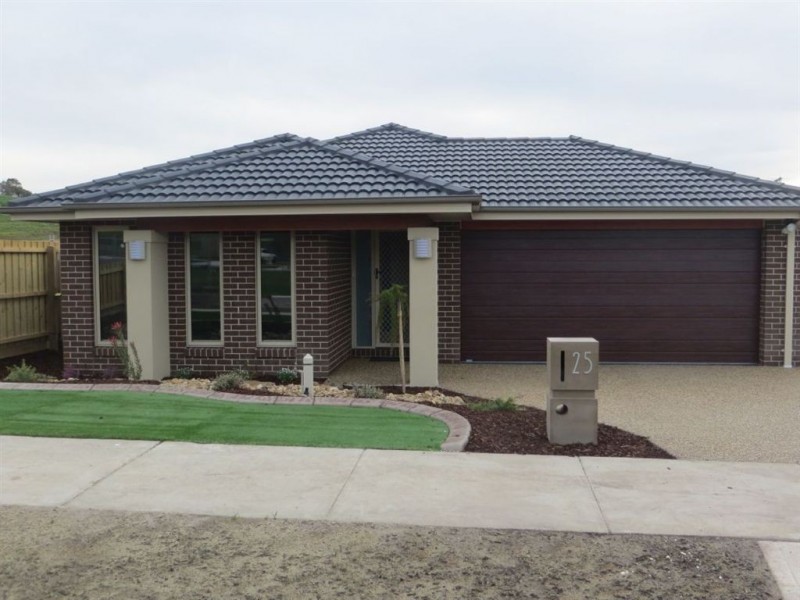25 Chaucer Way, Drouin VIC 3818