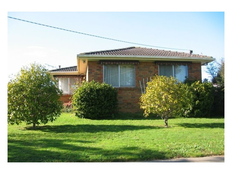 16 Darnum Street, Drouin VIC 3818