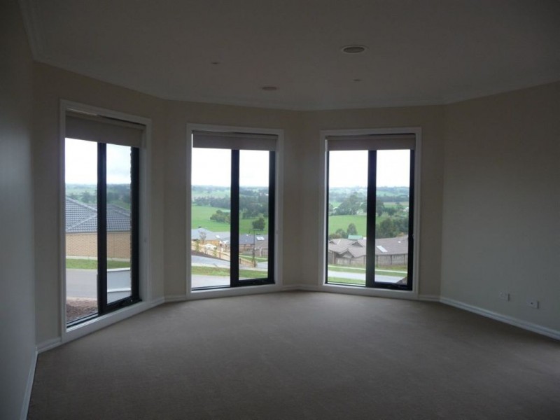 6 Kensington Square, Drouin VIC 3818