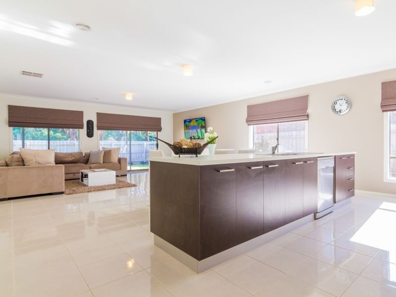 9 Miller Close, Drouin VIC 3818