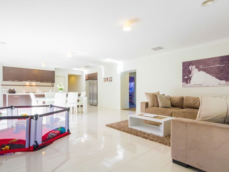 9 Miller Close, Drouin VIC 3818