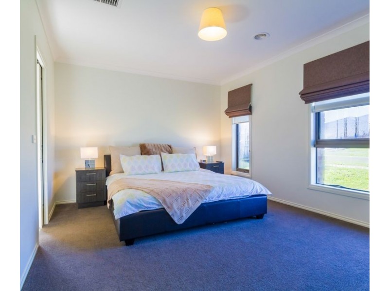 9 Miller Close, Drouin VIC 3818