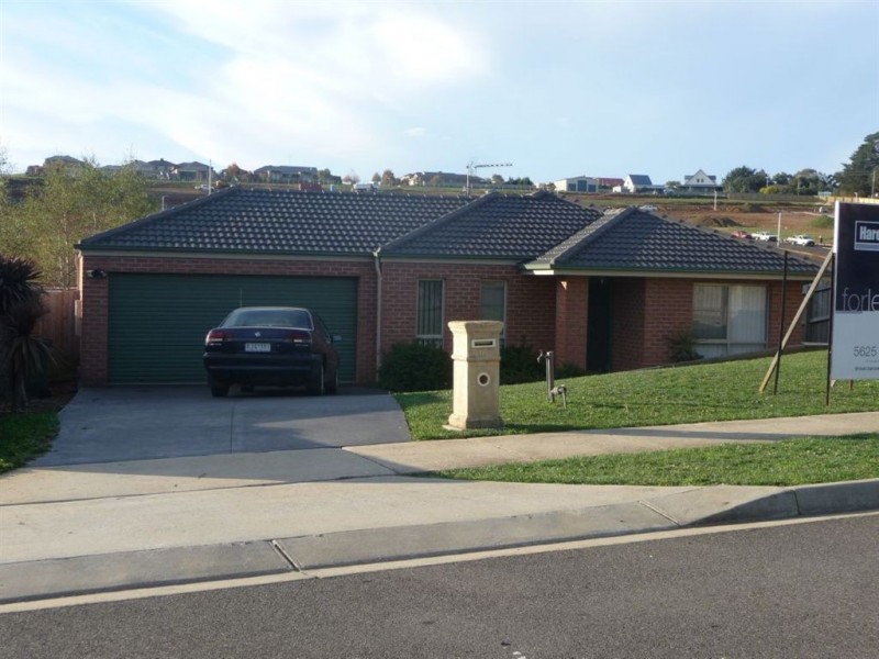 16 Orchard Court, Drouin VIC 3818